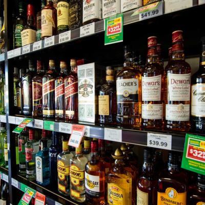 yungaburra hotel pub bottle shop alcohol wine beer spirits accommodation backpacking